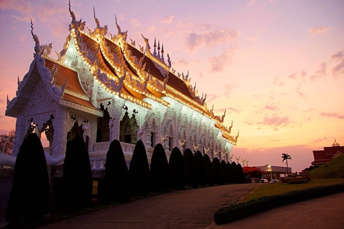 budget-friendly city tour Bangkok for families